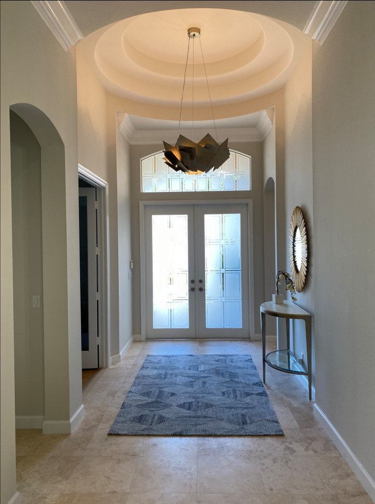 Transitional entryway photo in Miami