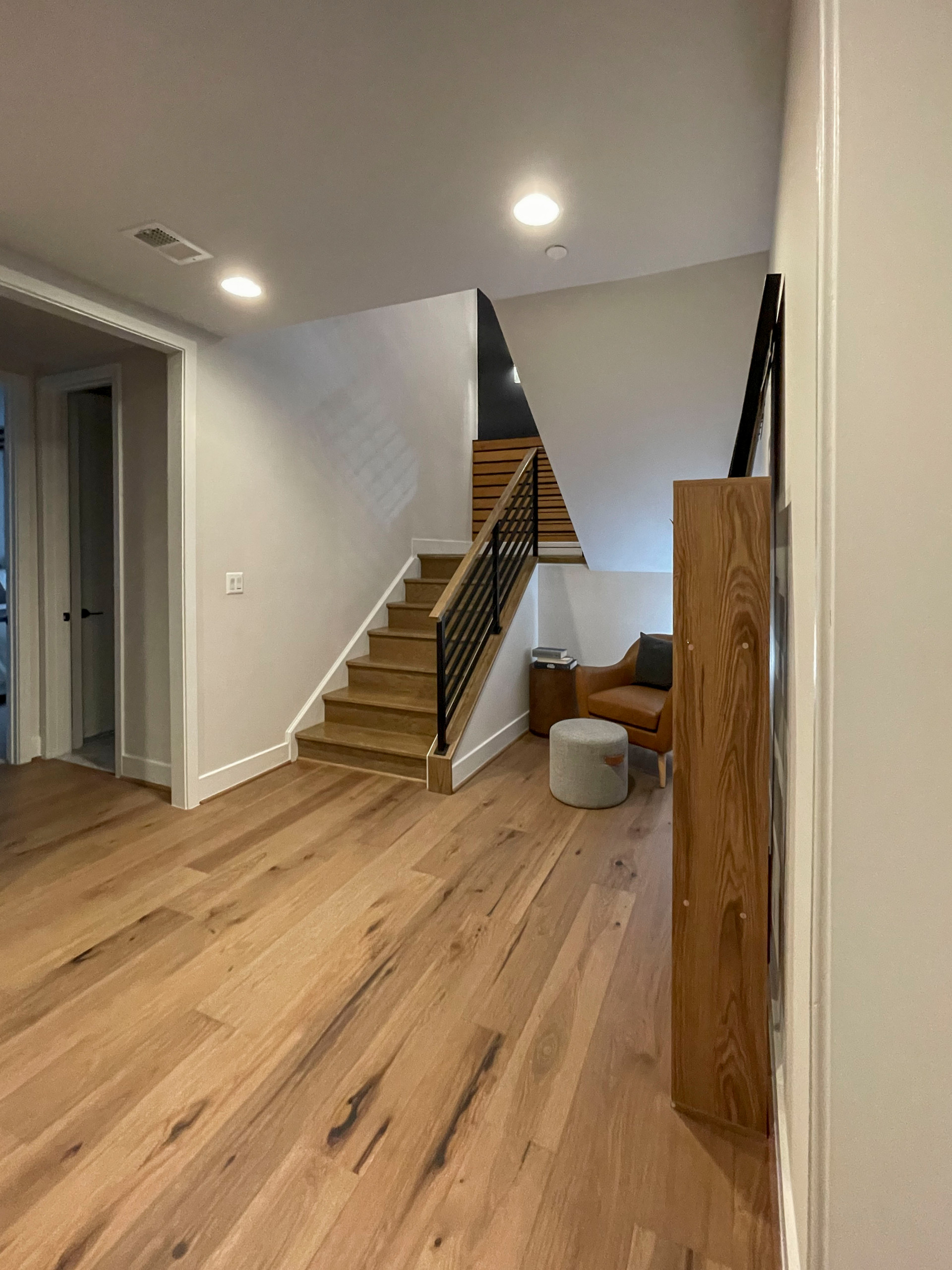 113_Floating Straight- Stringers with No Risers in Contemporary Home, Bethesda M