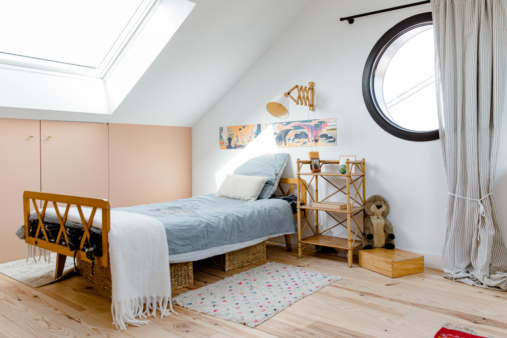 Photo of a contemporary kids' room in Nantes.