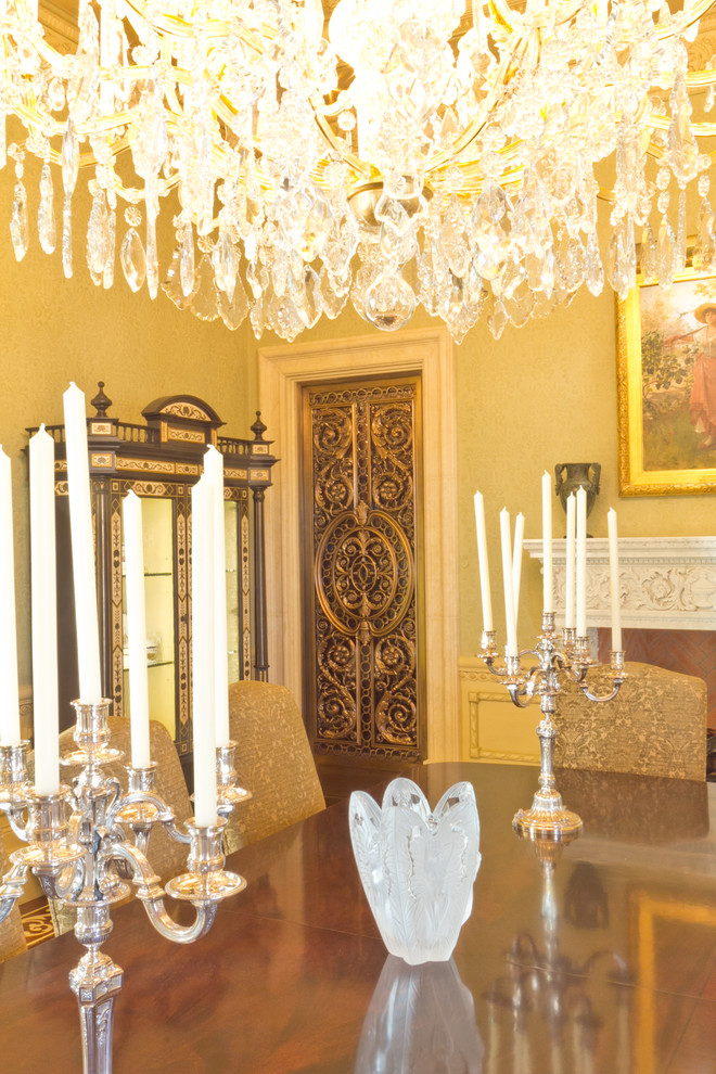 Inspiration for a traditional dining room in Santa Barbara.
