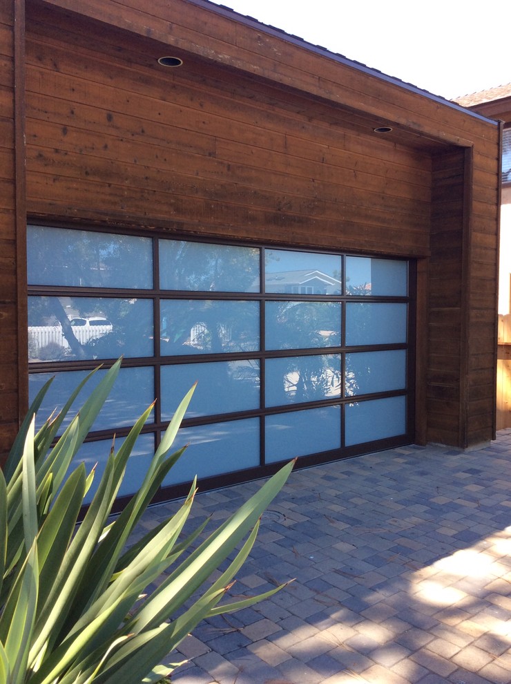 This is an example of a modern garage in San Francisco.