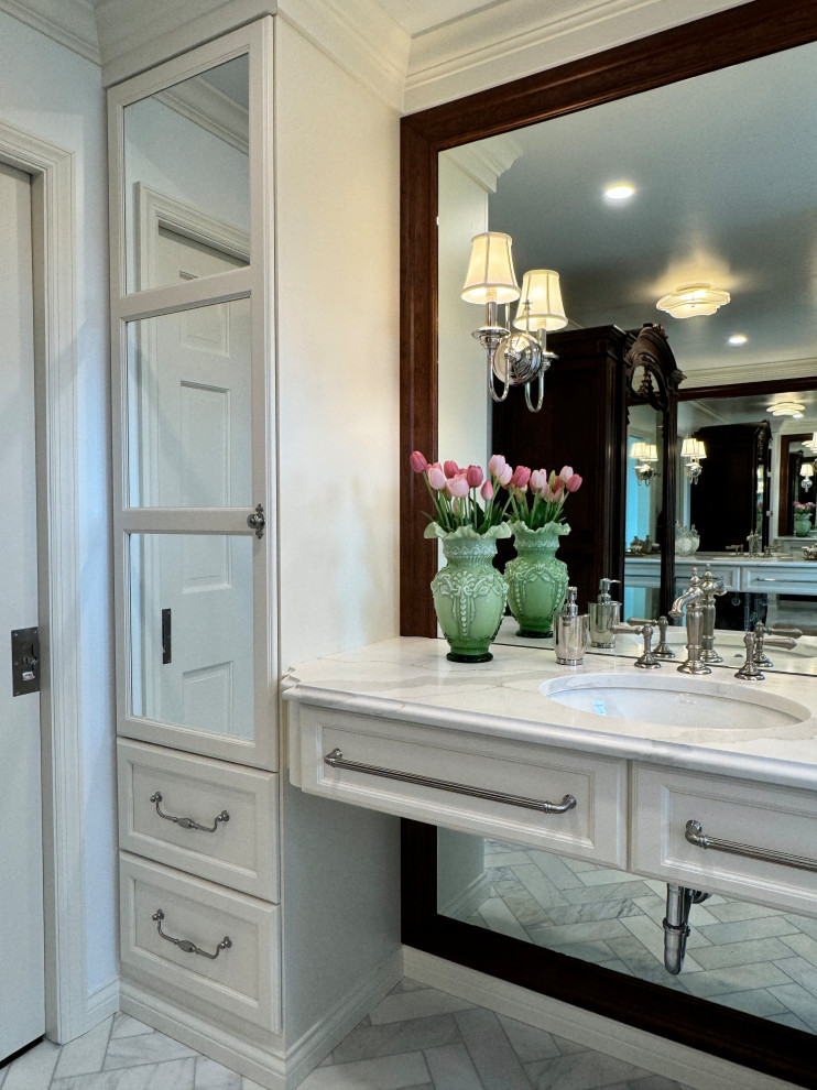 Mid-sized transitional bathroom photo in Cincinnati with a floating vanity
