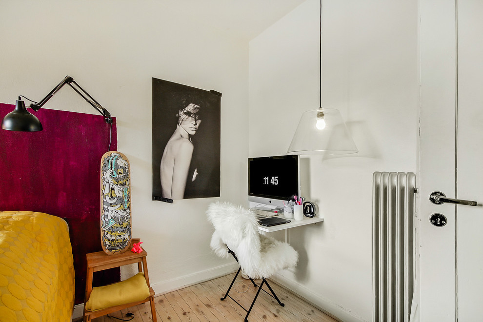 Inspiration for a scandinavian bedroom in Copenhagen with white walls, light hardwood floors and no fireplace.