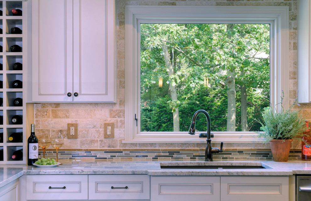 Example of a transitional kitchen design in Columbus