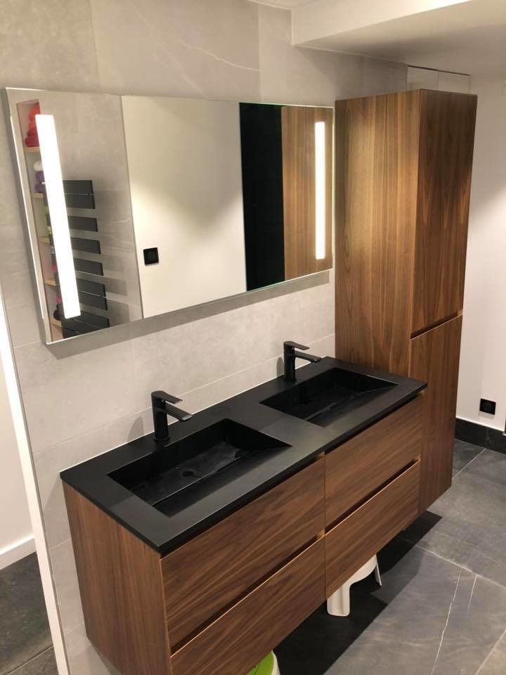 This is an example of a mid-sized modern master bathroom in Lyon with beaded inset cabinets, grey cabinets, a corner tub, a curbless shower, gray tile, ceramic tile, grey walls, ceramic floors, a console sink, black floor, an open shower, a niche, a double vanity and a built-in vanity.