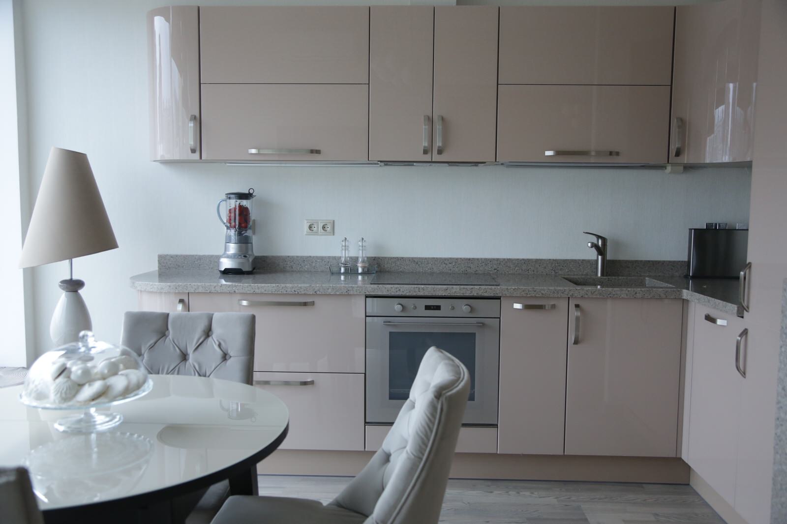 Пудровые оттенки и элегантная геометрия.