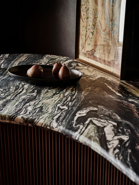 Edgy Dining Room in Vintage Chicago Condo eklektisk-matplats