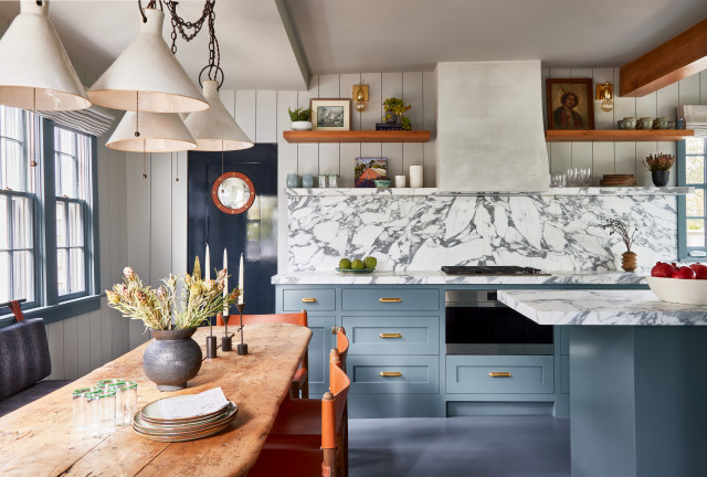 Before and After: 4 Beautiful Kitchens in Blue, White and Wood (12 photos)
