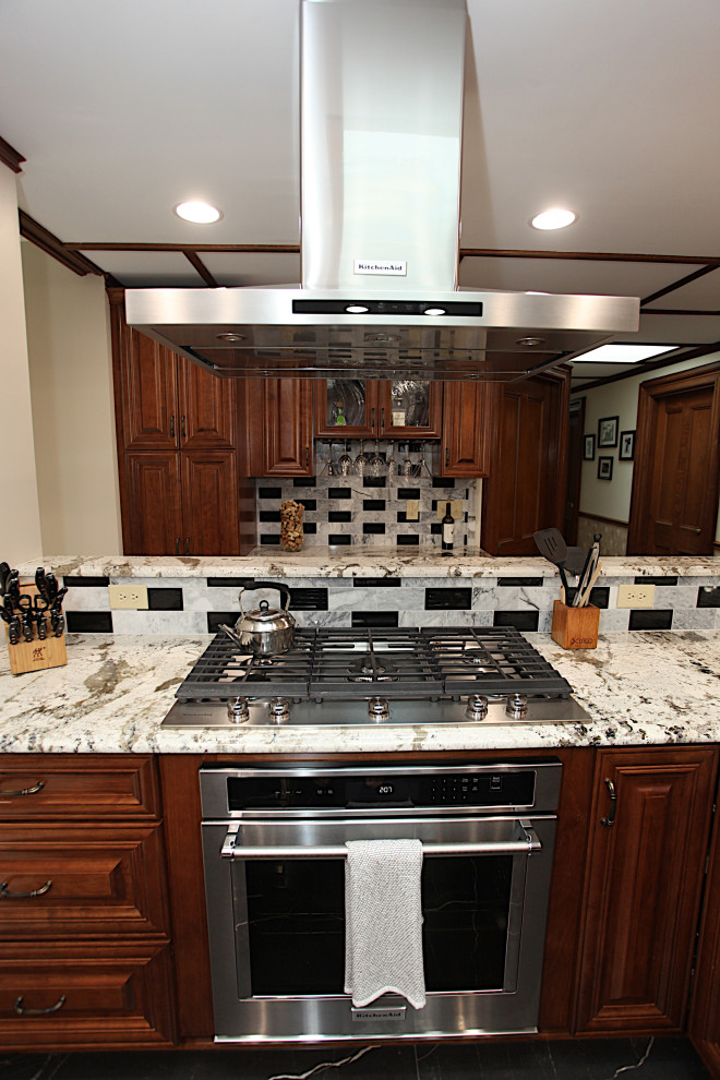 Kitchen - transitional kitchen idea in Indianapolis