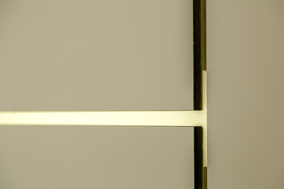 Спальня со стеклянным кубом