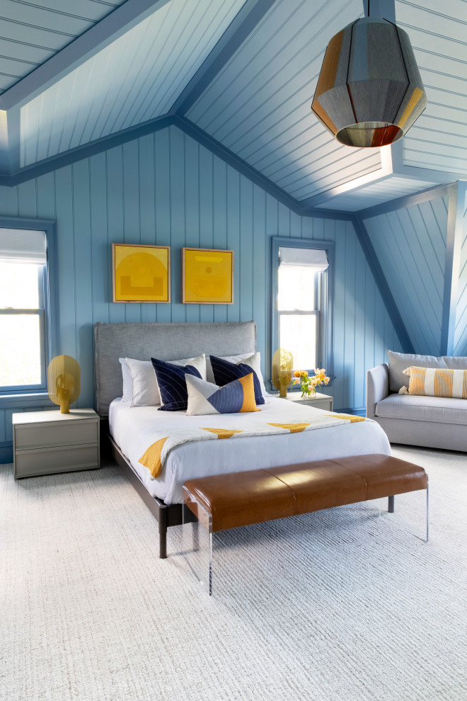 Immagine di una grande cameretta per bambini tradizionale con pareti blu, moquette, pavimento grigio, soffitto in perlinato, soffitto a volta e pannellatura