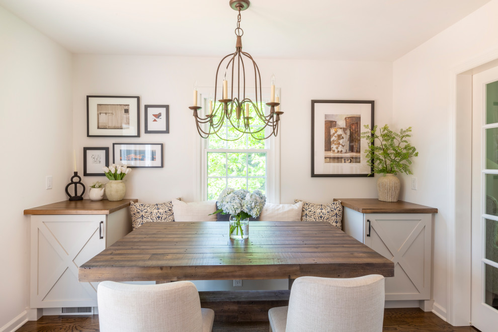 Idee per una grande sala da pranzo aperta verso la cucina country con pavimento in legno massello medio e pavimento marrone