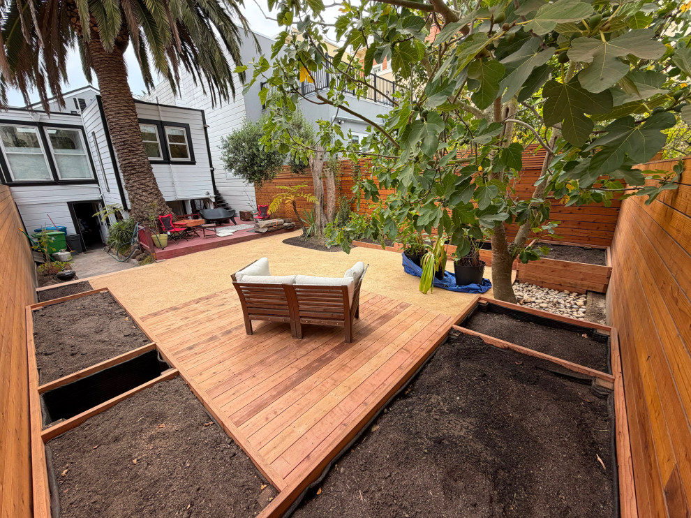 Urban Backyard: Cozy Conversation Space in Drought-Tolerant Contemporary Garden