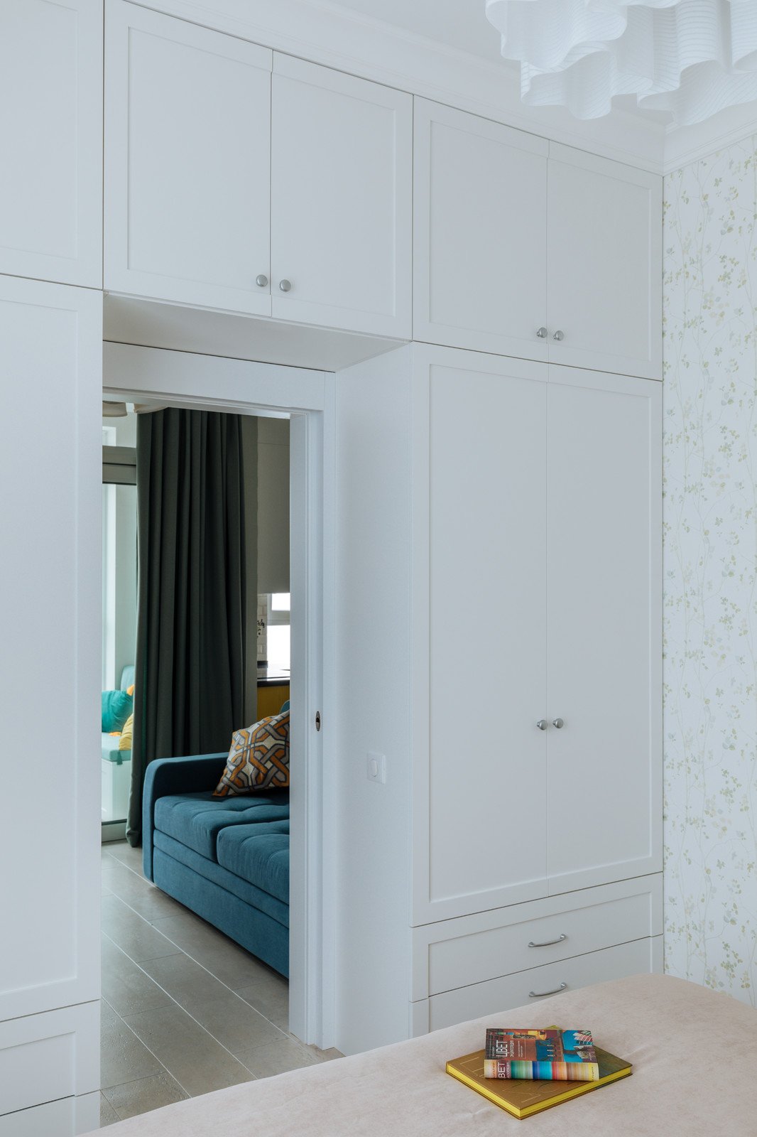 Яркий интерьер маленькой квартиры