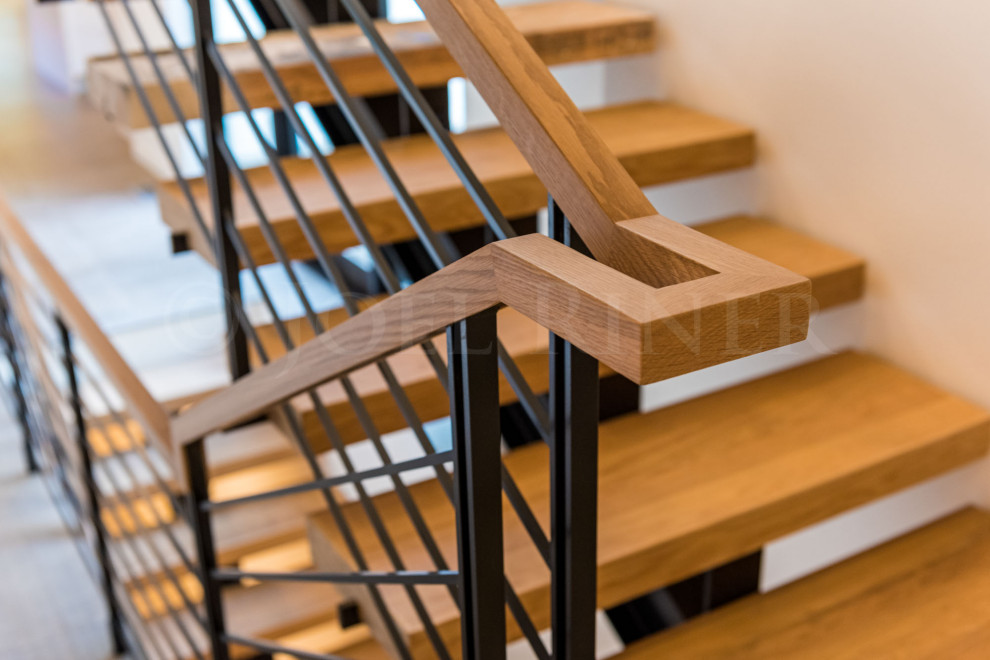 Example of a minimalist home design design in Seattle