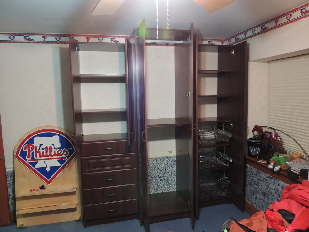 WALL UNITS FOR TEEN'S ROOM