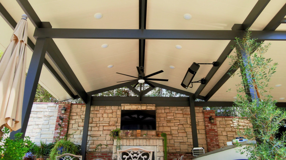 This is an example of a modern patio in Los Angeles with a pergola.