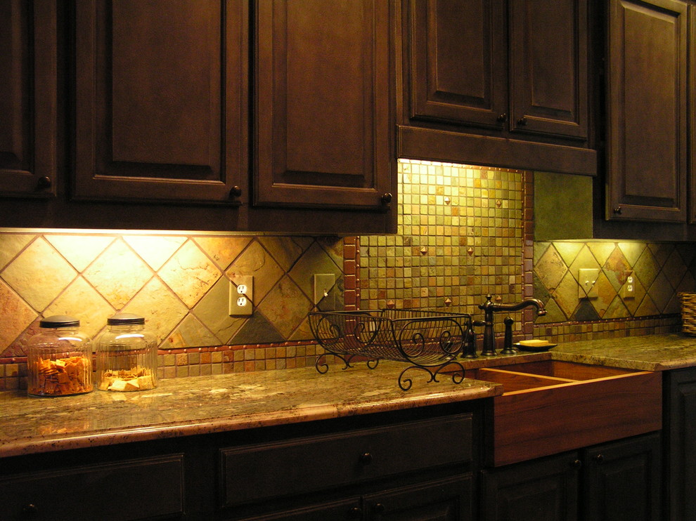 Example of a mountain style home design design in Atlanta