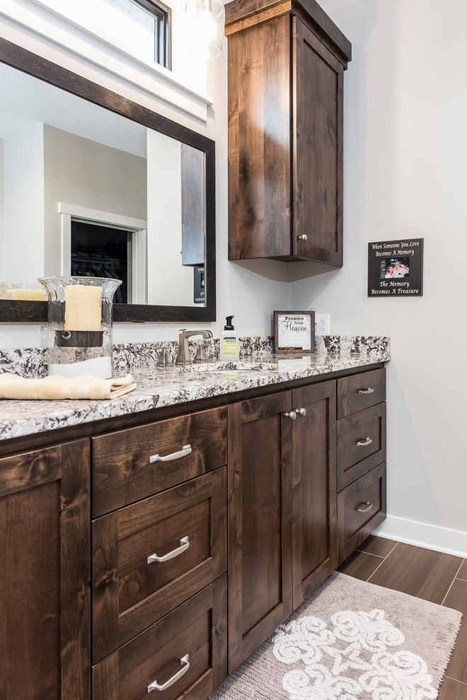 Transitional master bathroom photo in Minneapolis