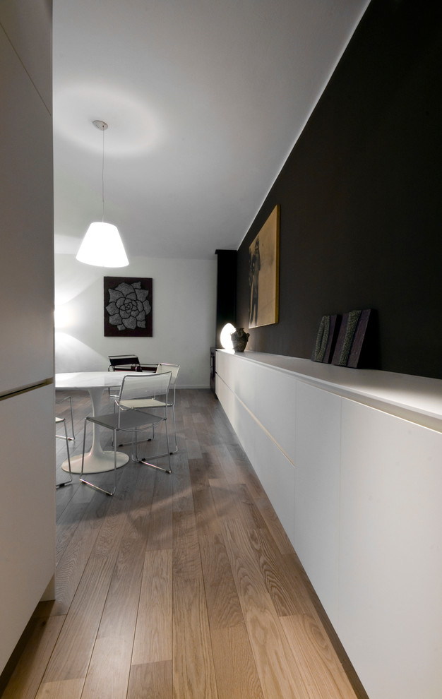 This is an example of a contemporary home design in Milan.