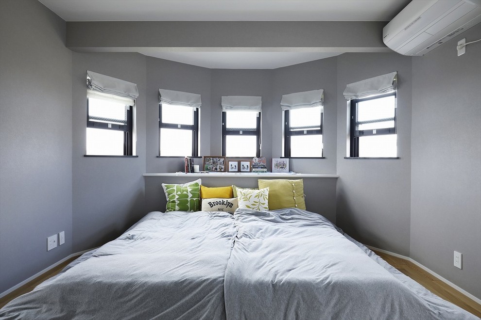 Bedroom - modern bedroom idea