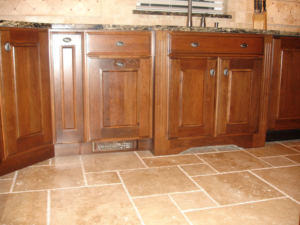 Kitchen - transitional kitchen idea