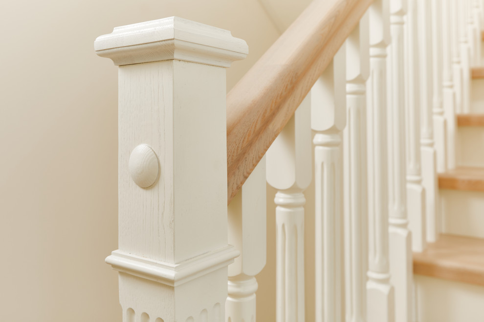 Лестница с деревянными балясинами