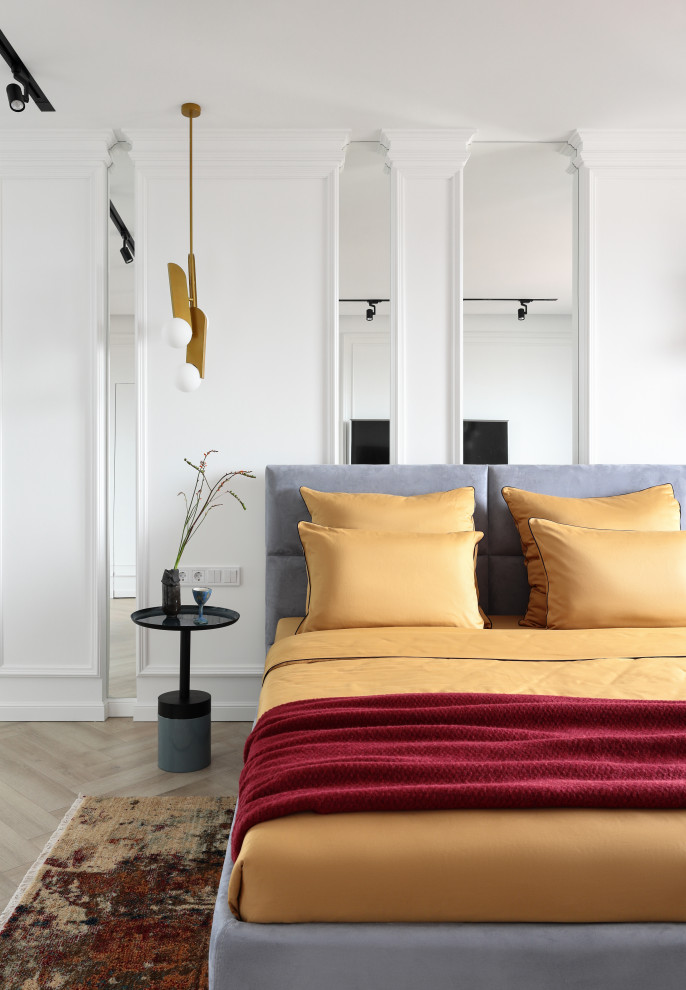 На фото: спальня среднего размера в современном стиле с белыми стенами, паркетным полом среднего тона и коричневым полом с