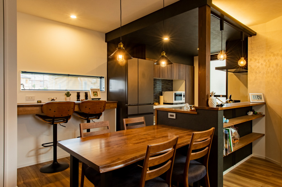 他の地域にあるおしゃれなダイニングの写真