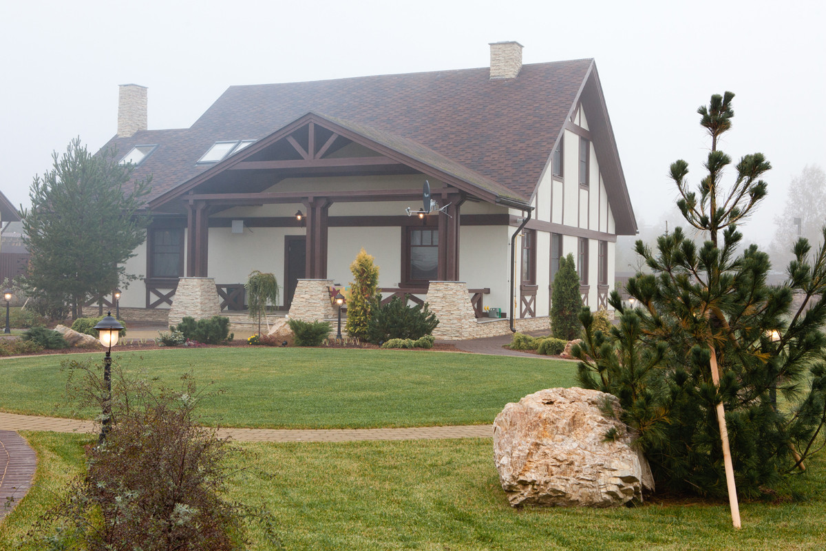 Домик у озера