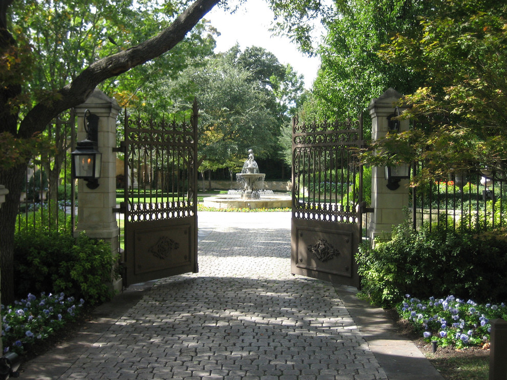 This is an example of a traditional garden in Dallas.