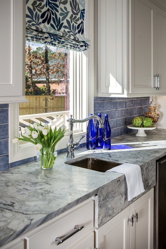 Elegant home design photo in Other