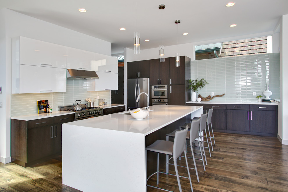 Kitchen - modern kitchen idea in Seattle
