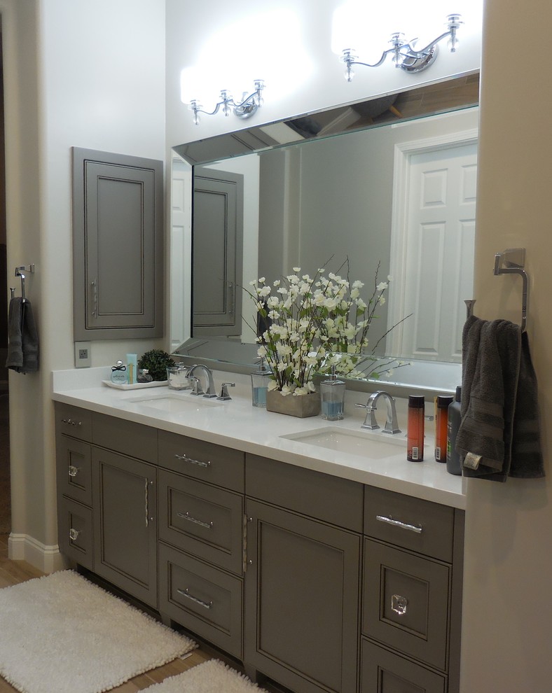 Transitional master bathroom photo in Phoenix