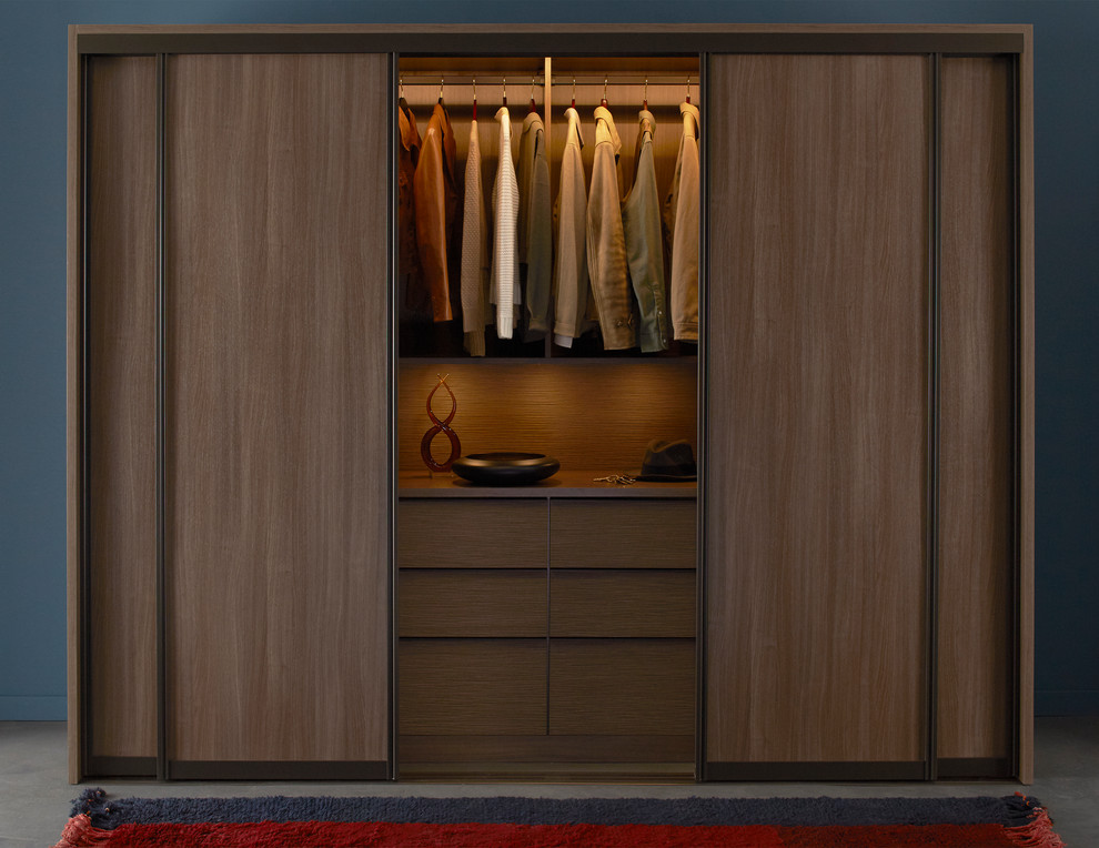 Design ideas for a midcentury storage and wardrobe in San Francisco.