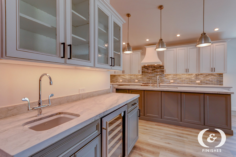 Example of a transitional home design design in Phoenix