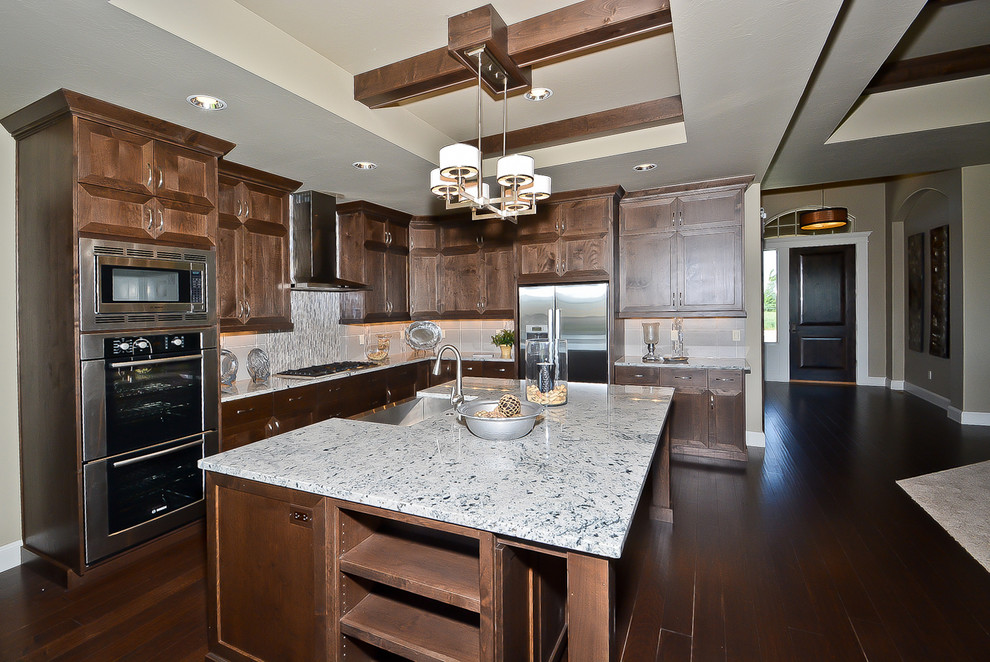 Kitchen - transitional kitchen idea in Boise