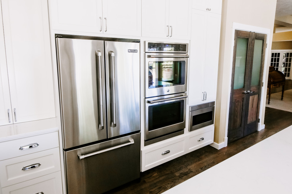 Kitchen - transitional kitchen idea in Seattle