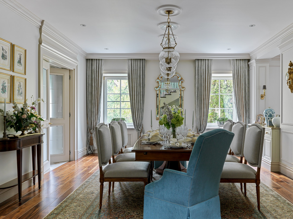 Inspiration for a timeless dining room remodel in Moscow