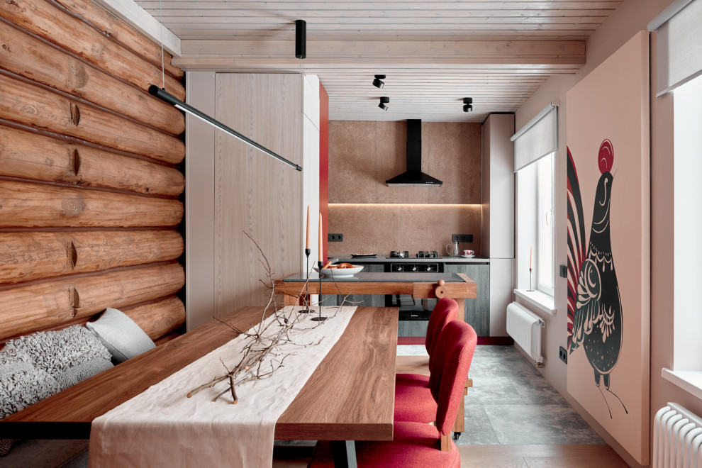 Кухня с верстаком и красная лестница