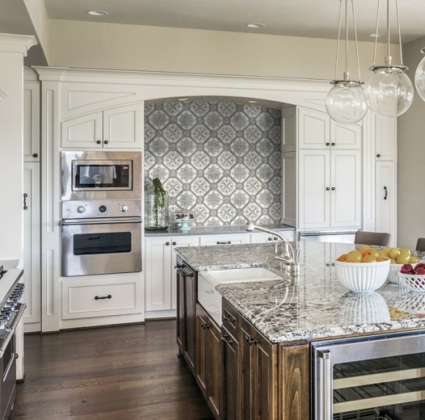 Kitchen - rustic kitchen idea in Orange County