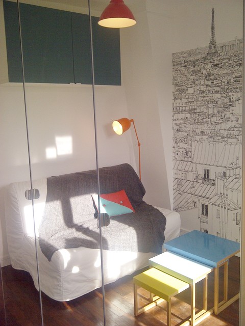 Studio mansard&eacute; de 18 m&sup2; &agrave; Paris contemporary-vardagsrum
