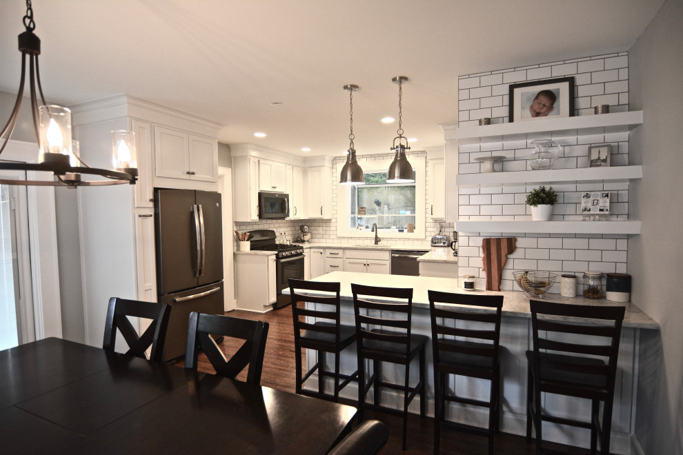 Kitchen - transitional kitchen idea in Indianapolis
