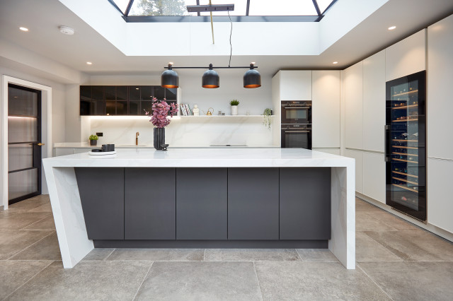 Kuhlmann Handleless Monochrome contemporary-koek