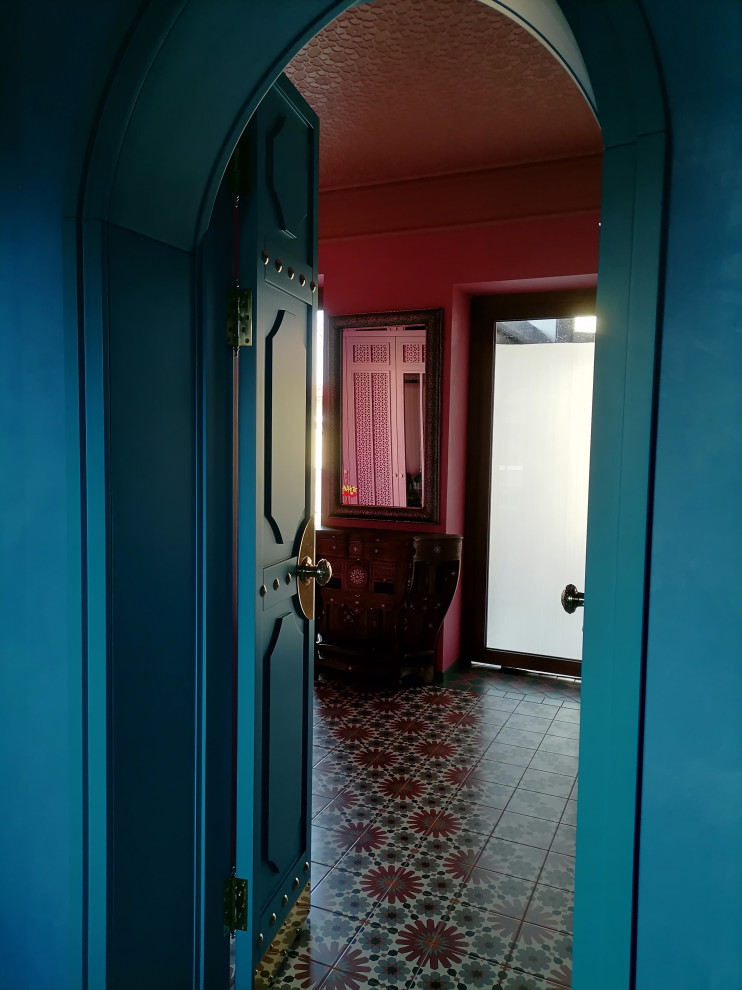 Интерьер дома в восточном стиле с бассейном и хаммамом