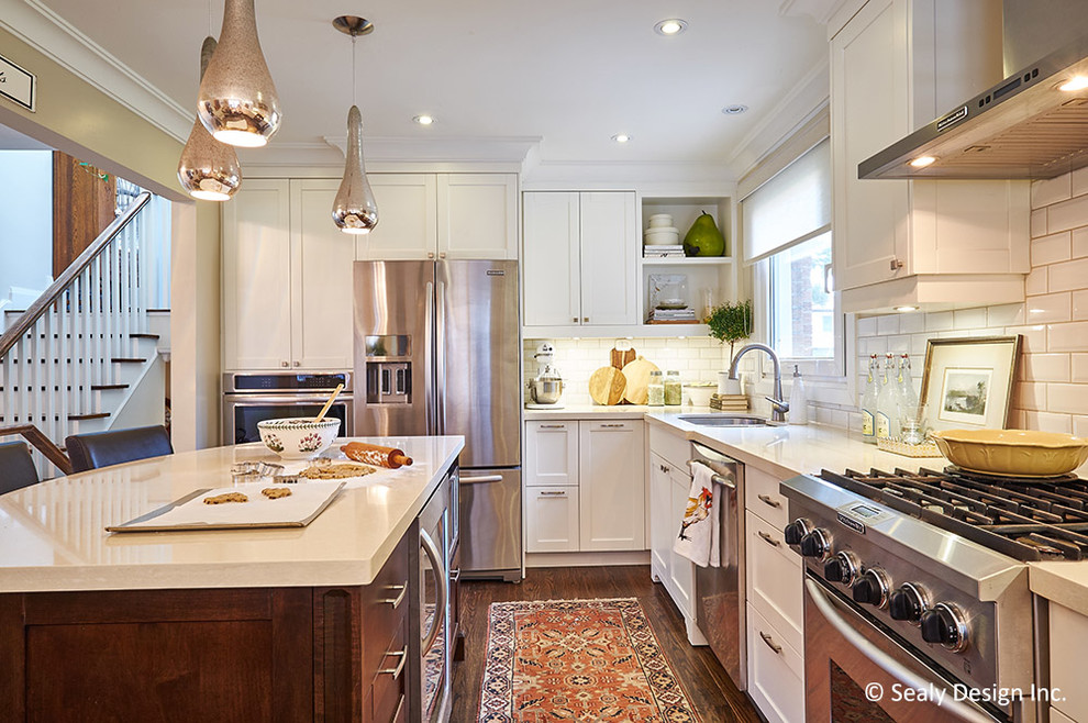 Transitional kitchen photo in Toronto