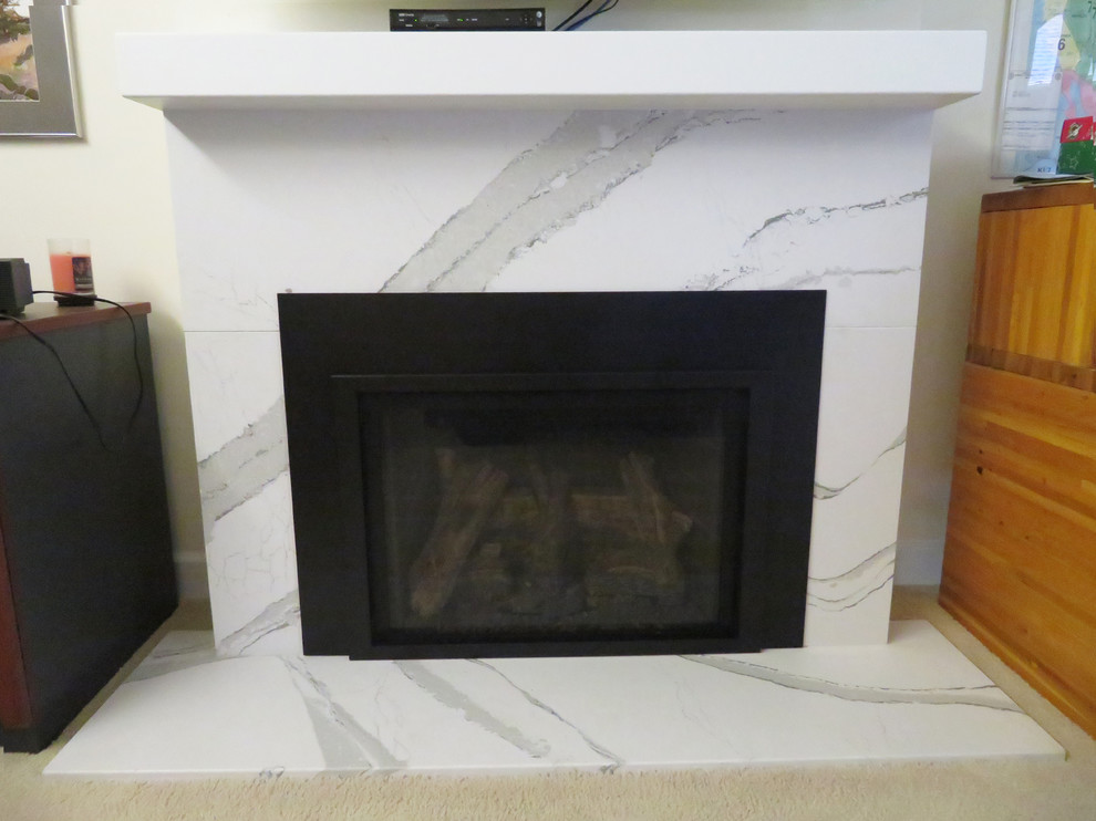 Example of a transitional home design design in Grand Rapids