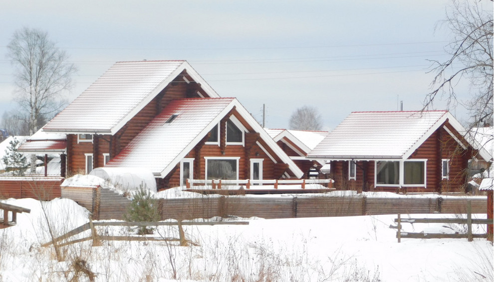 Дом в стиле шале из оцилиндрованного бревна 280 мм