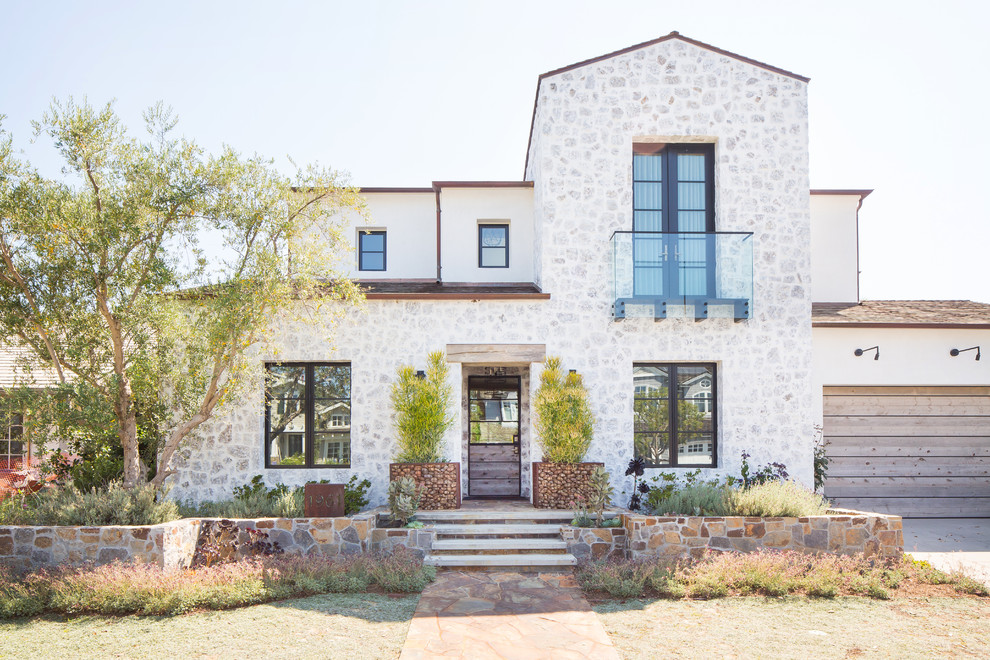 Inspiration for a transitional exterior in Orange County.