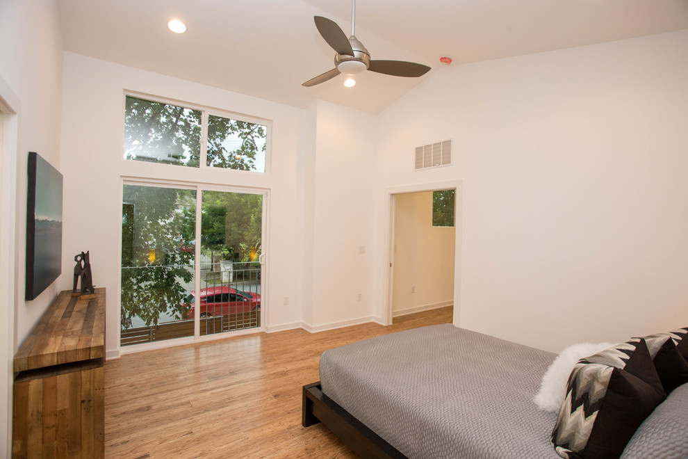 Example of a minimalist home design design in Austin